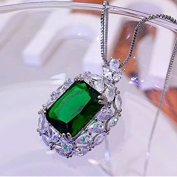 Cubic Zircon Emerald Green Gemstone Pendant Charm Necklace - Picture 6 of 8
